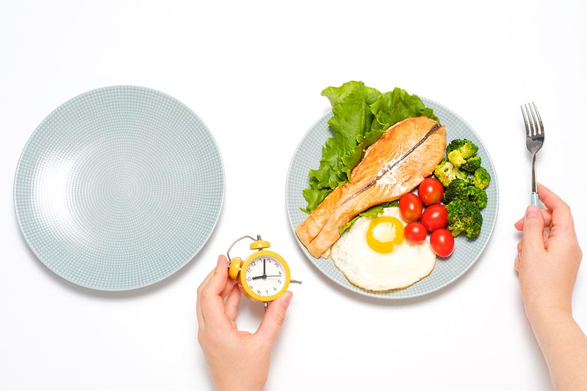 Intermittent Fasting Tips for Beginners (Safe & Simple) (2)